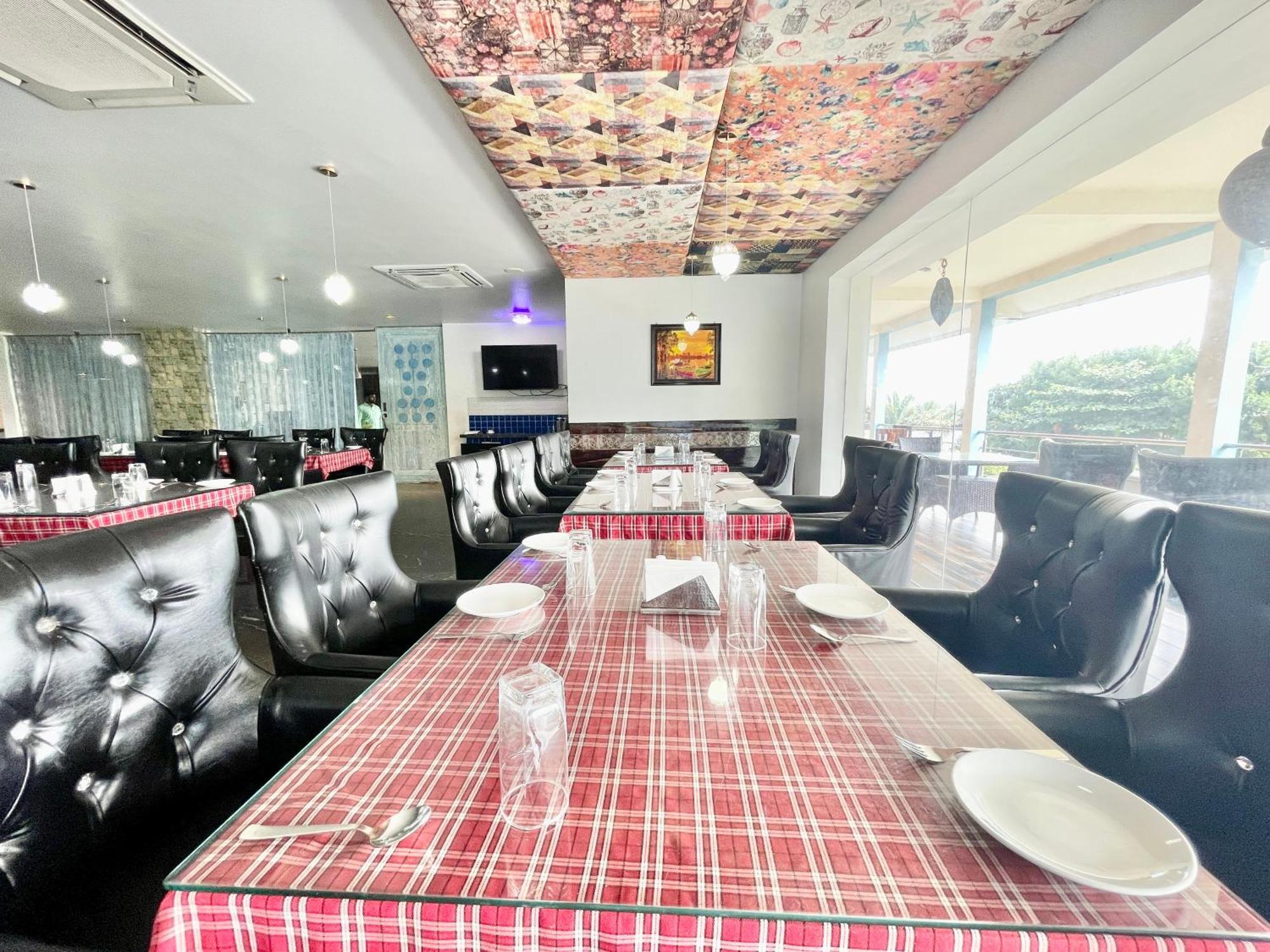 Hotel V-I Near Sea , Puri Private-Park -Gym-Spa Fully-Airconditioned-Hotel Lift-And-Parking-Facilities Breakfast-Included Buitenkant foto