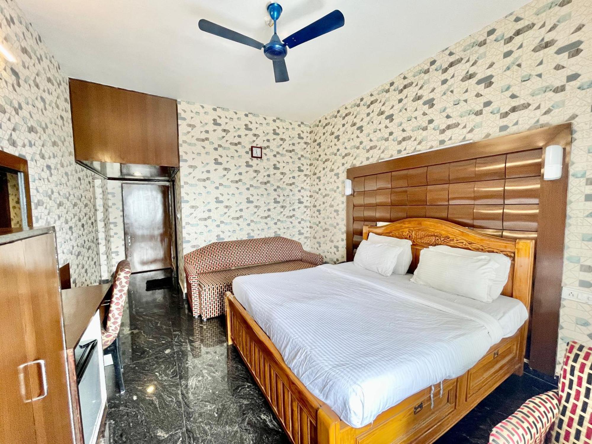 Hotel V-I Near Sea , Puri Private-Park -Gym-Spa Fully-Airconditioned-Hotel Lift-And-Parking-Facilities Breakfast-Included Buitenkant foto
