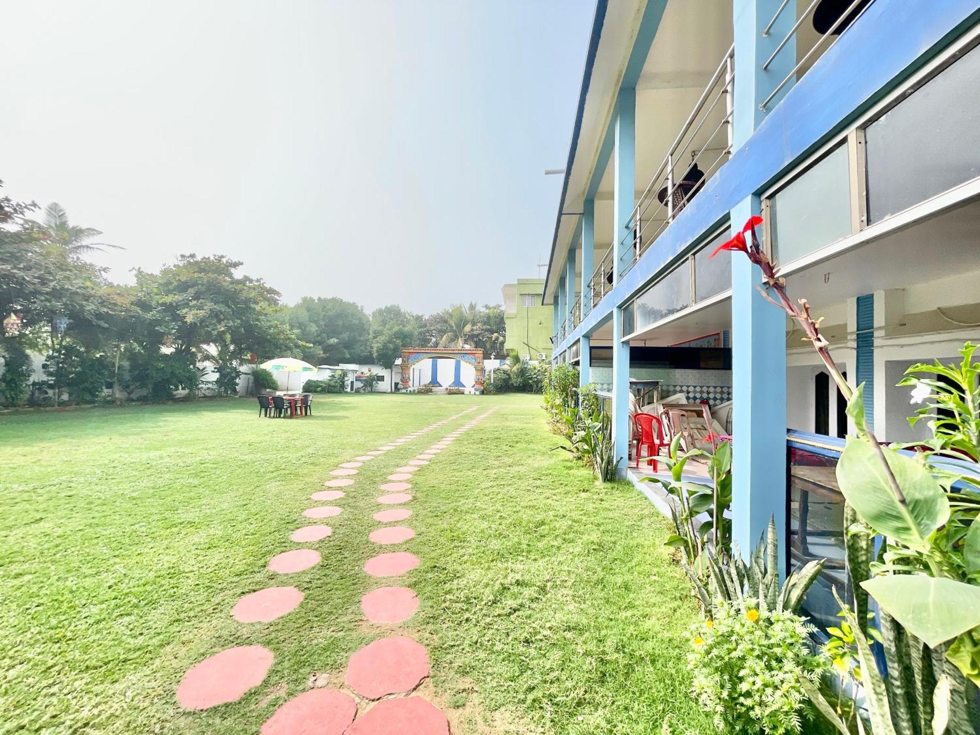 Hotel V-I Near Sea , Puri Private-Park -Gym-Spa Fully-Airconditioned-Hotel Lift-And-Parking-Facilities Breakfast-Included Buitenkant foto