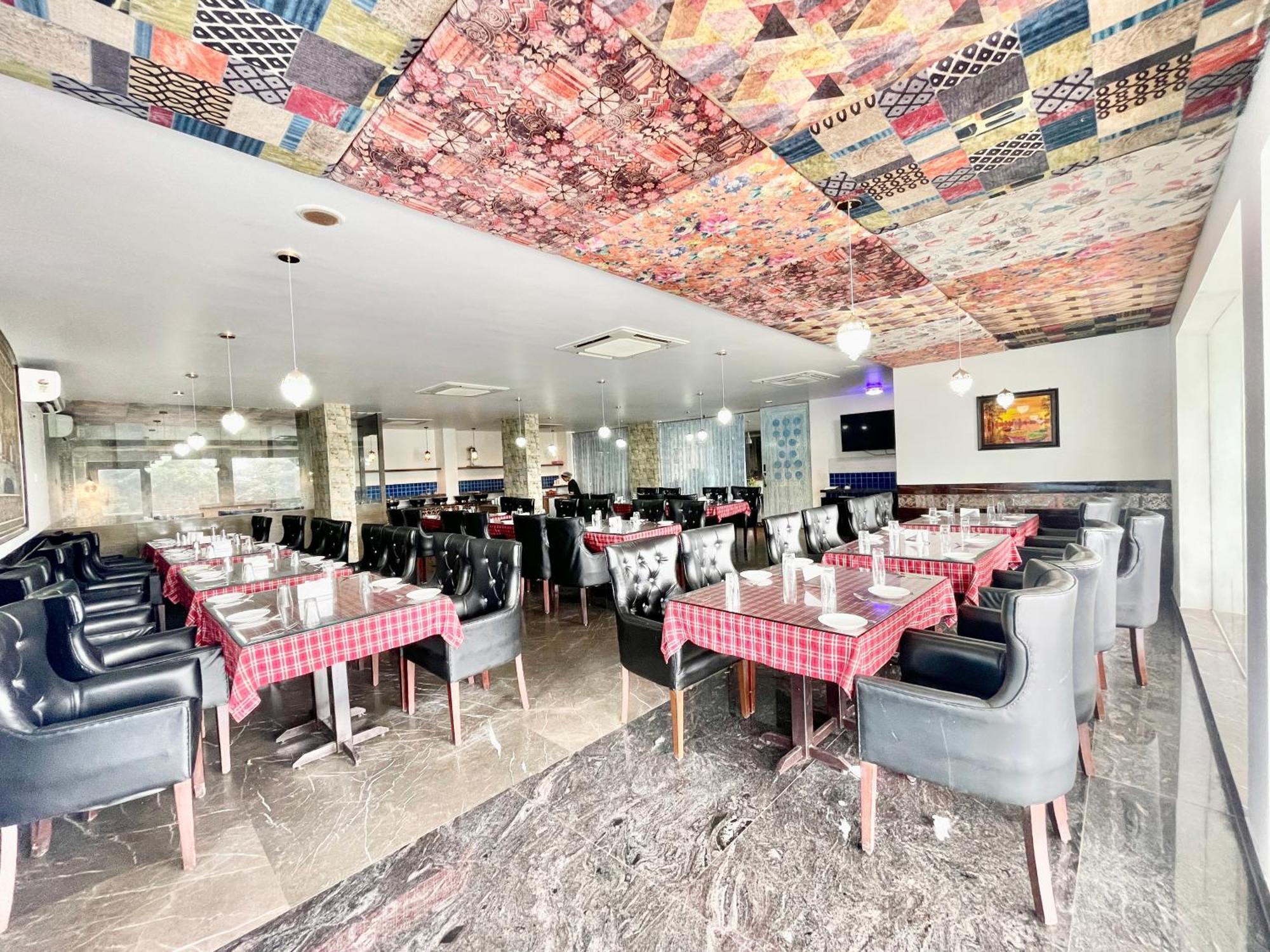 Hotel V-I Near Sea , Puri Private-Park -Gym-Spa Fully-Airconditioned-Hotel Lift-And-Parking-Facilities Breakfast-Included Buitenkant foto