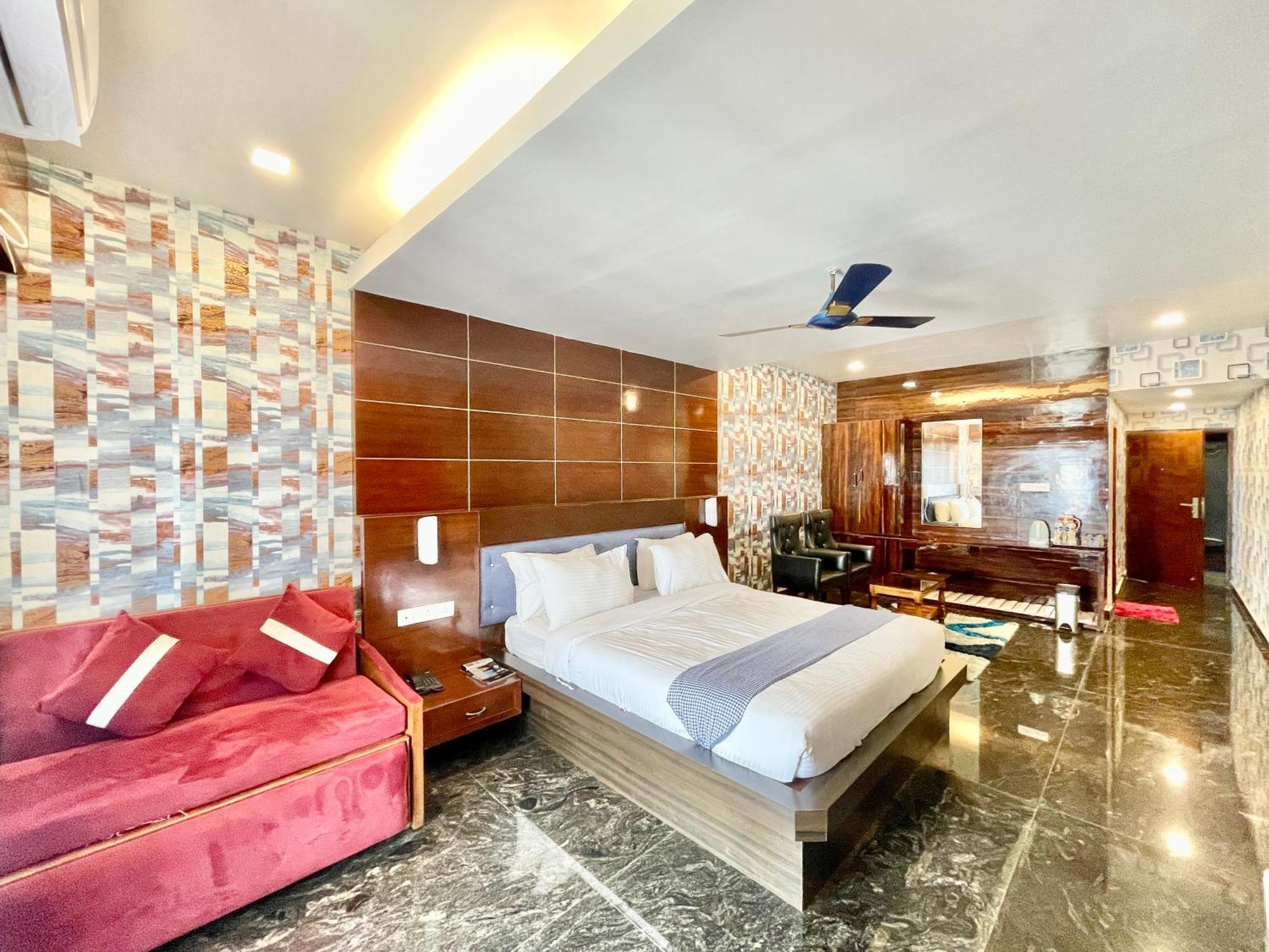 Hotel V-I Near Sea , Puri Private-Park -Gym-Spa Fully-Airconditioned-Hotel Lift-And-Parking-Facilities Breakfast-Included Buitenkant foto