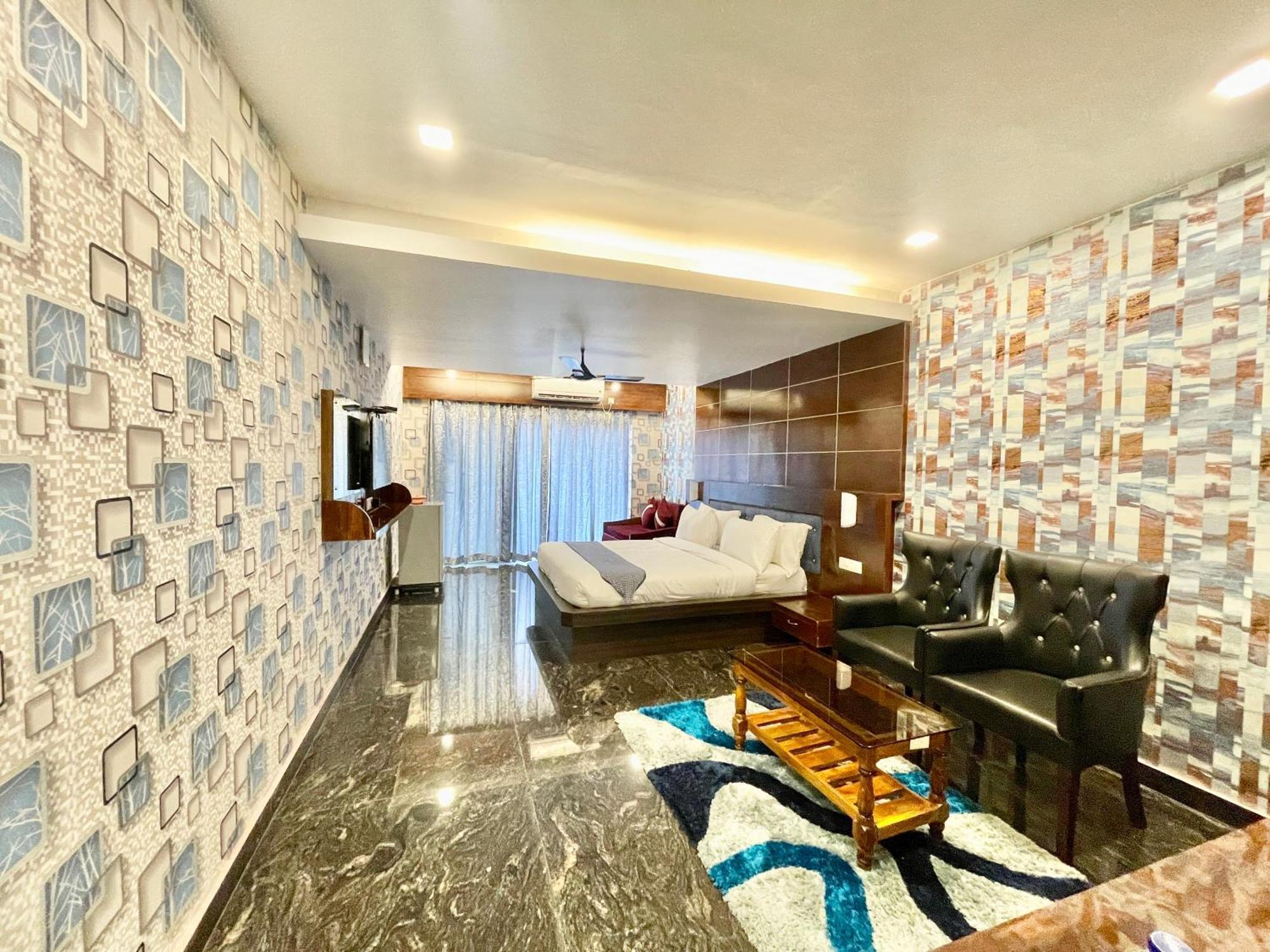 Hotel V-I Near Sea , Puri Private-Park -Gym-Spa Fully-Airconditioned-Hotel Lift-And-Parking-Facilities Breakfast-Included Buitenkant foto