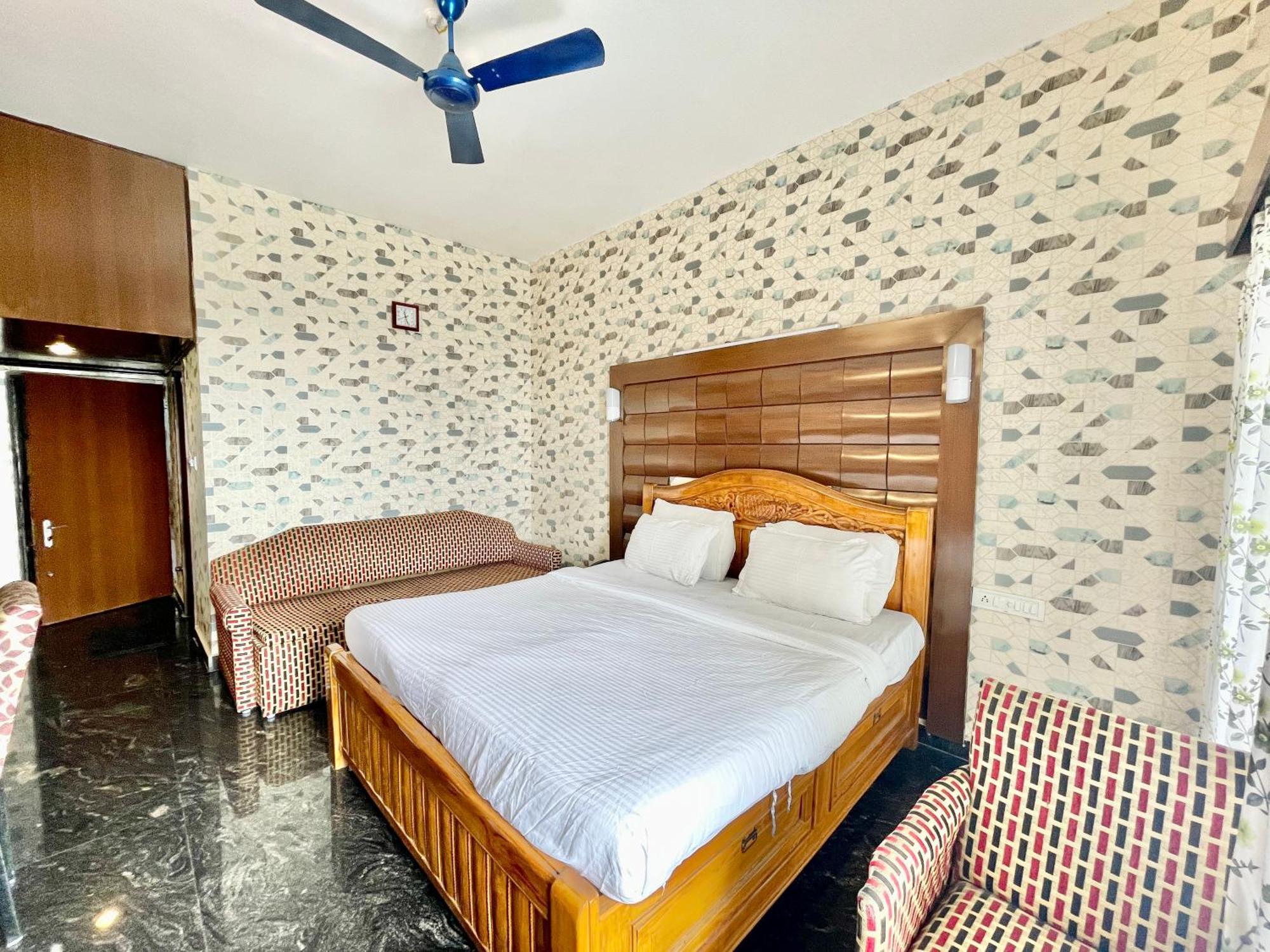 Hotel V-I Near Sea , Puri Private-Park -Gym-Spa Fully-Airconditioned-Hotel Lift-And-Parking-Facilities Breakfast-Included Buitenkant foto