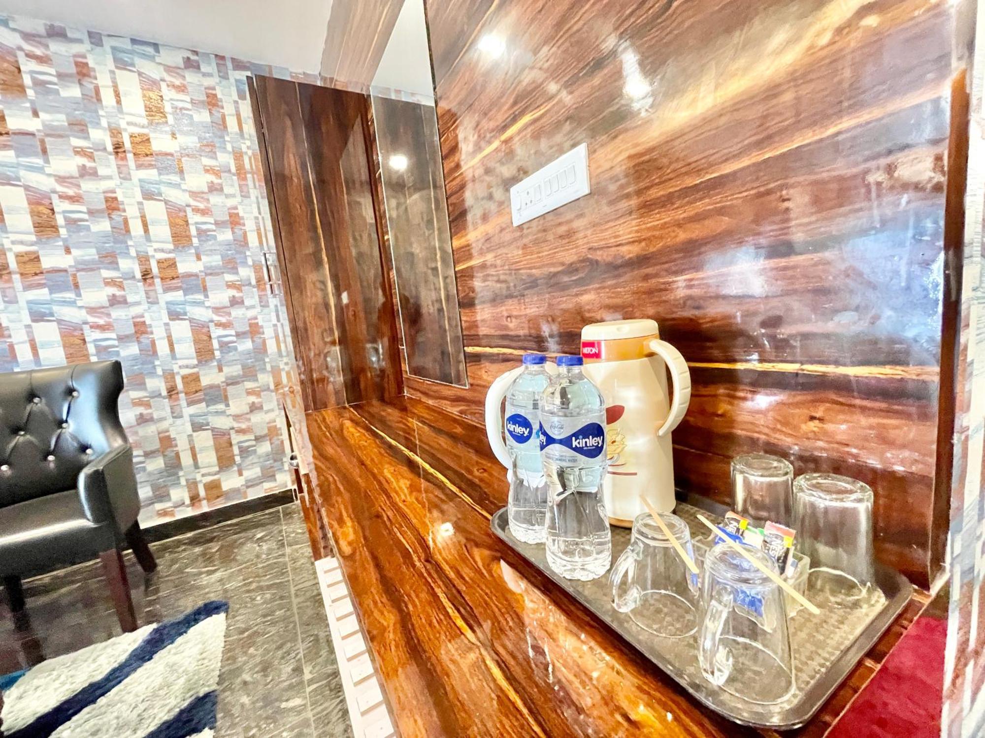 Hotel V-I Near Sea , Puri Private-Park -Gym-Spa Fully-Airconditioned-Hotel Lift-And-Parking-Facilities Breakfast-Included Buitenkant foto