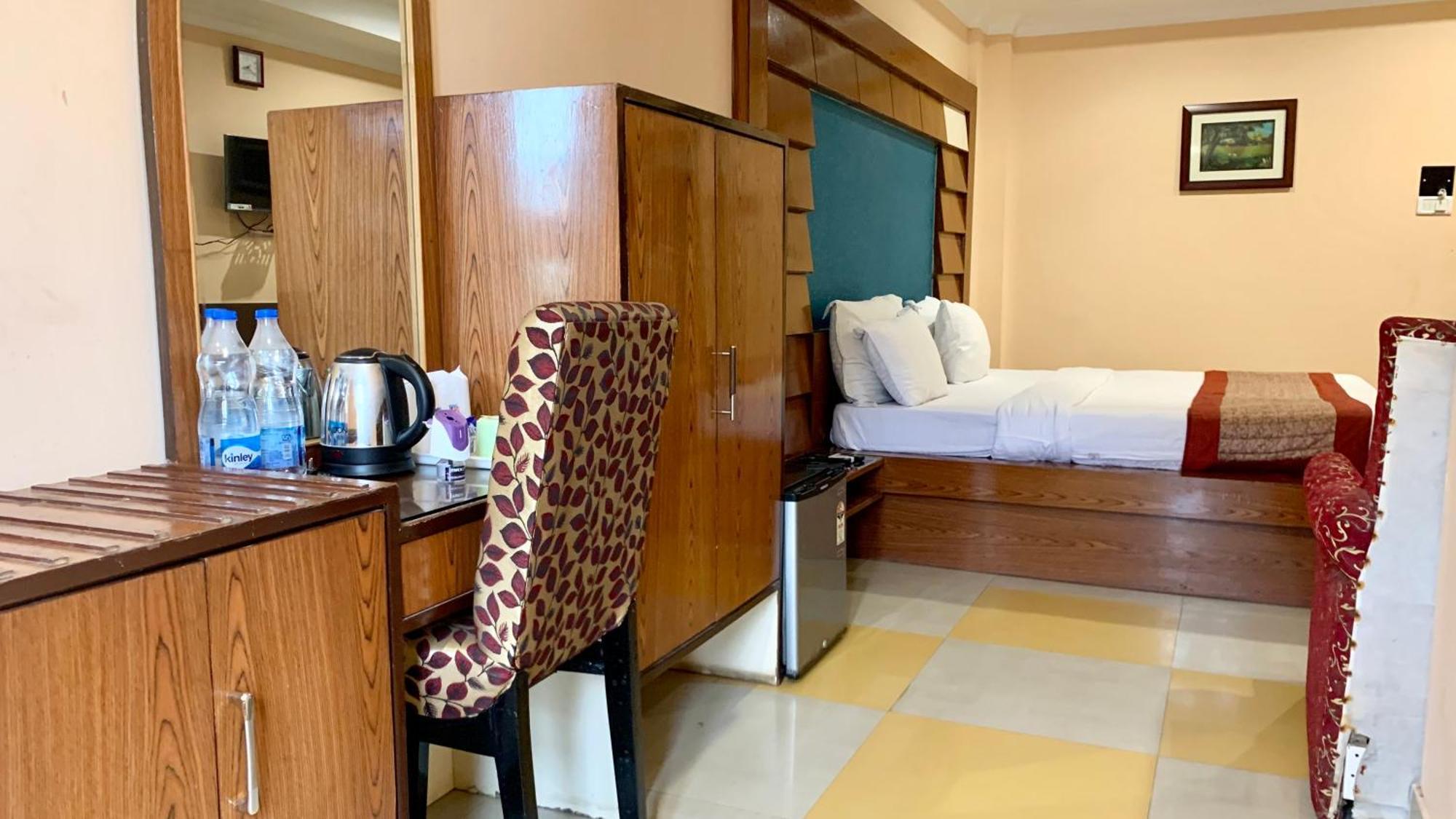 Hotel V-I Near Sea , Puri Private-Park -Gym-Spa Fully-Airconditioned-Hotel Lift-And-Parking-Facilities Breakfast-Included Buitenkant foto