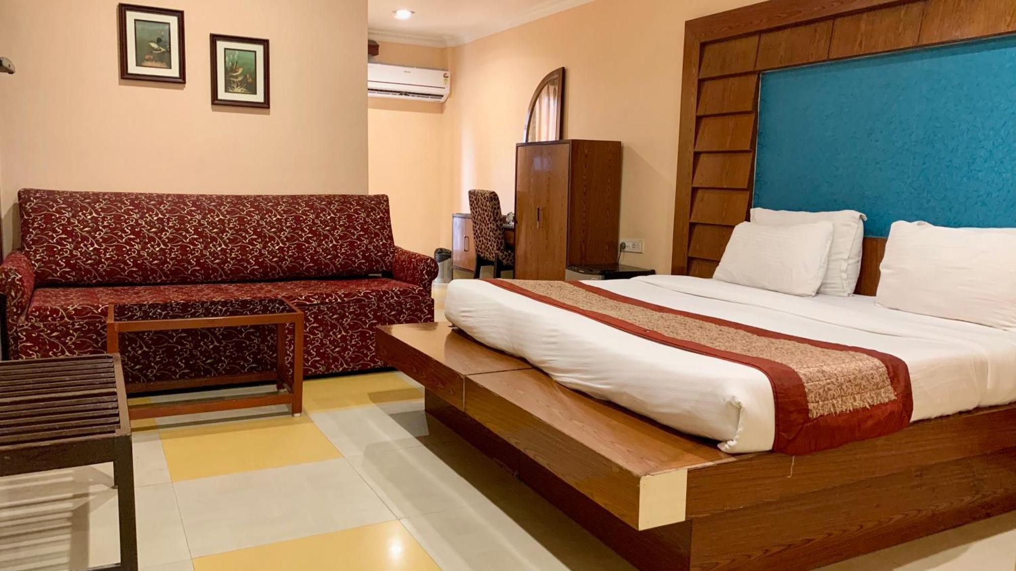 Hotel V-I Near Sea , Puri Private-Park -Gym-Spa Fully-Airconditioned-Hotel Lift-And-Parking-Facilities Breakfast-Included Buitenkant foto