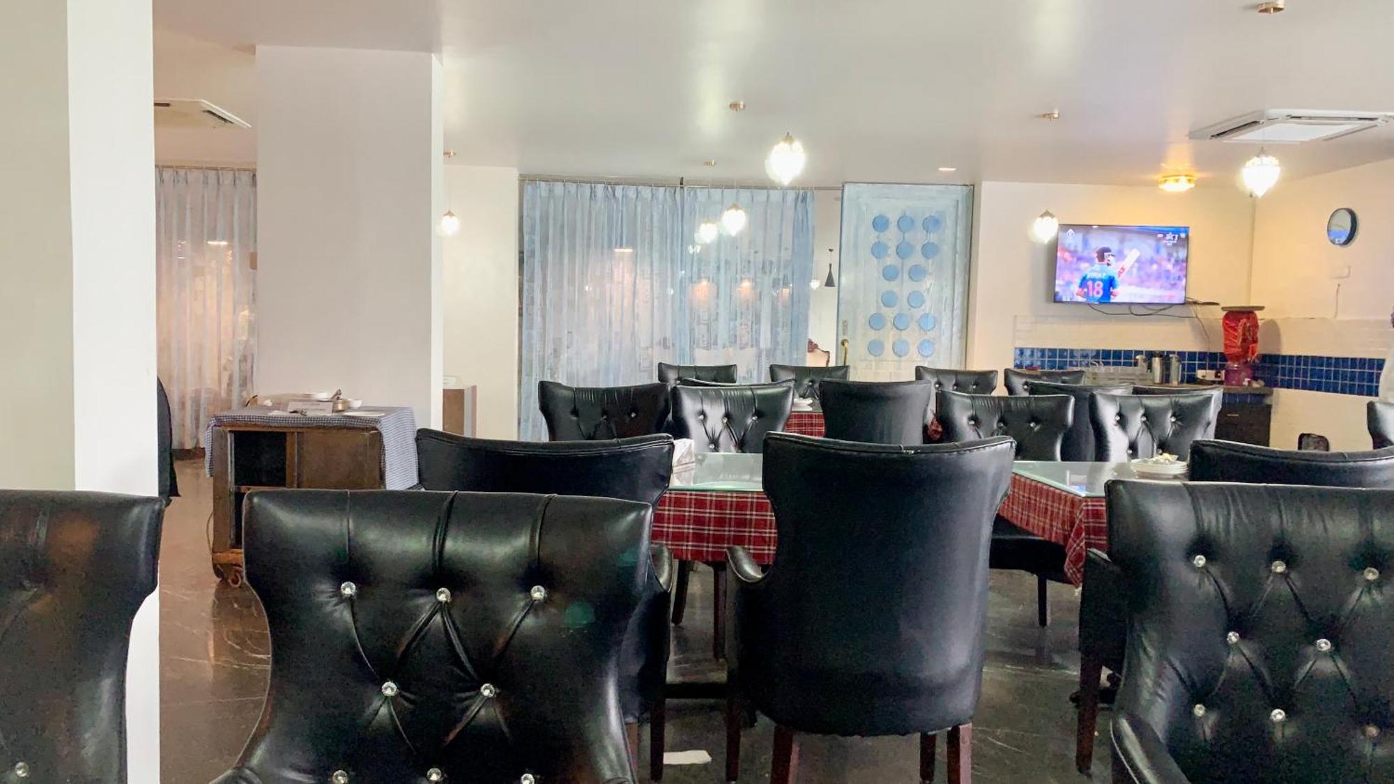 Hotel V-I Near Sea , Puri Private-Park -Gym-Spa Fully-Airconditioned-Hotel Lift-And-Parking-Facilities Breakfast-Included Buitenkant foto