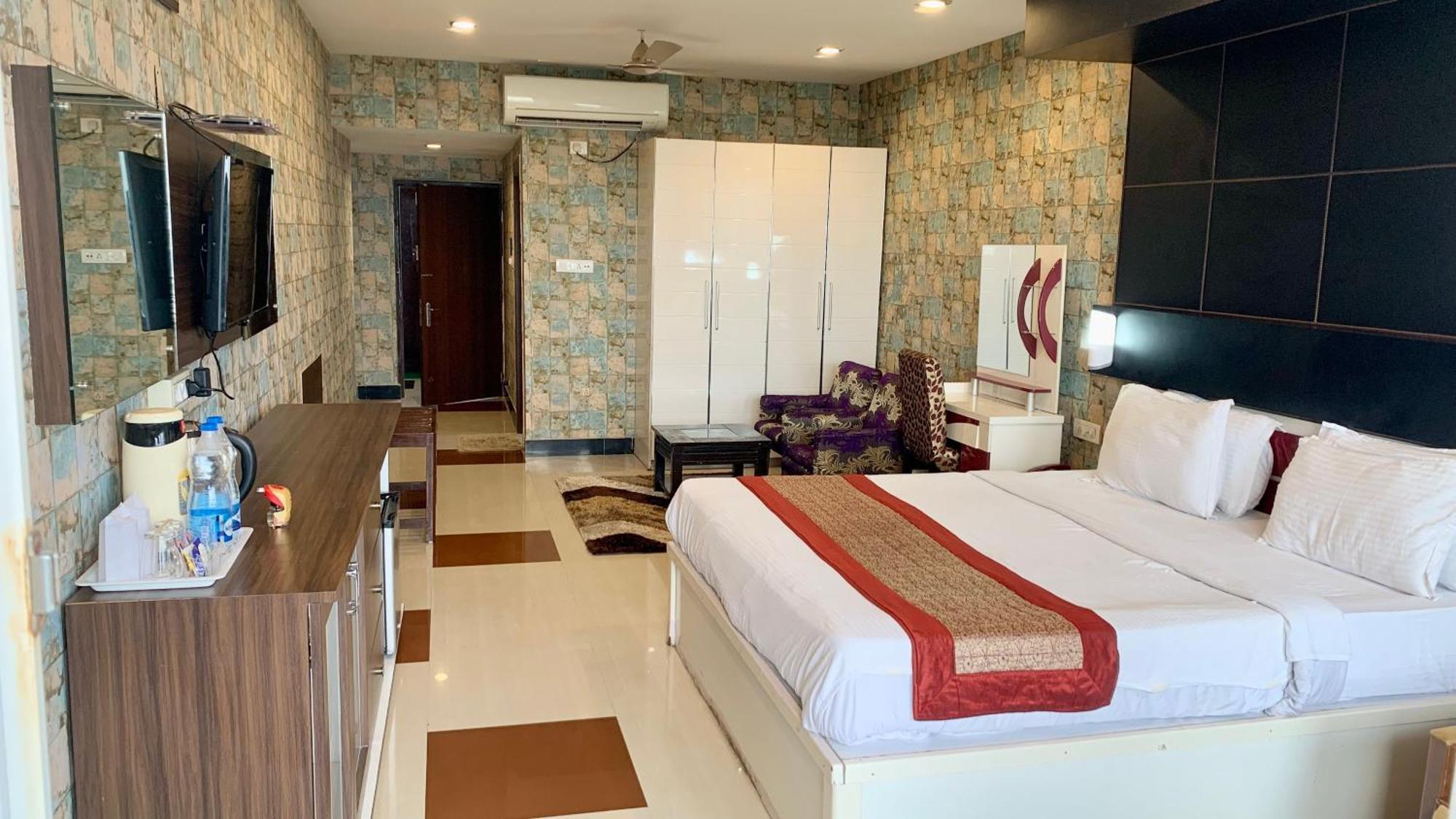 Hotel V-I Near Sea , Puri Private-Park -Gym-Spa Fully-Airconditioned-Hotel Lift-And-Parking-Facilities Breakfast-Included Buitenkant foto