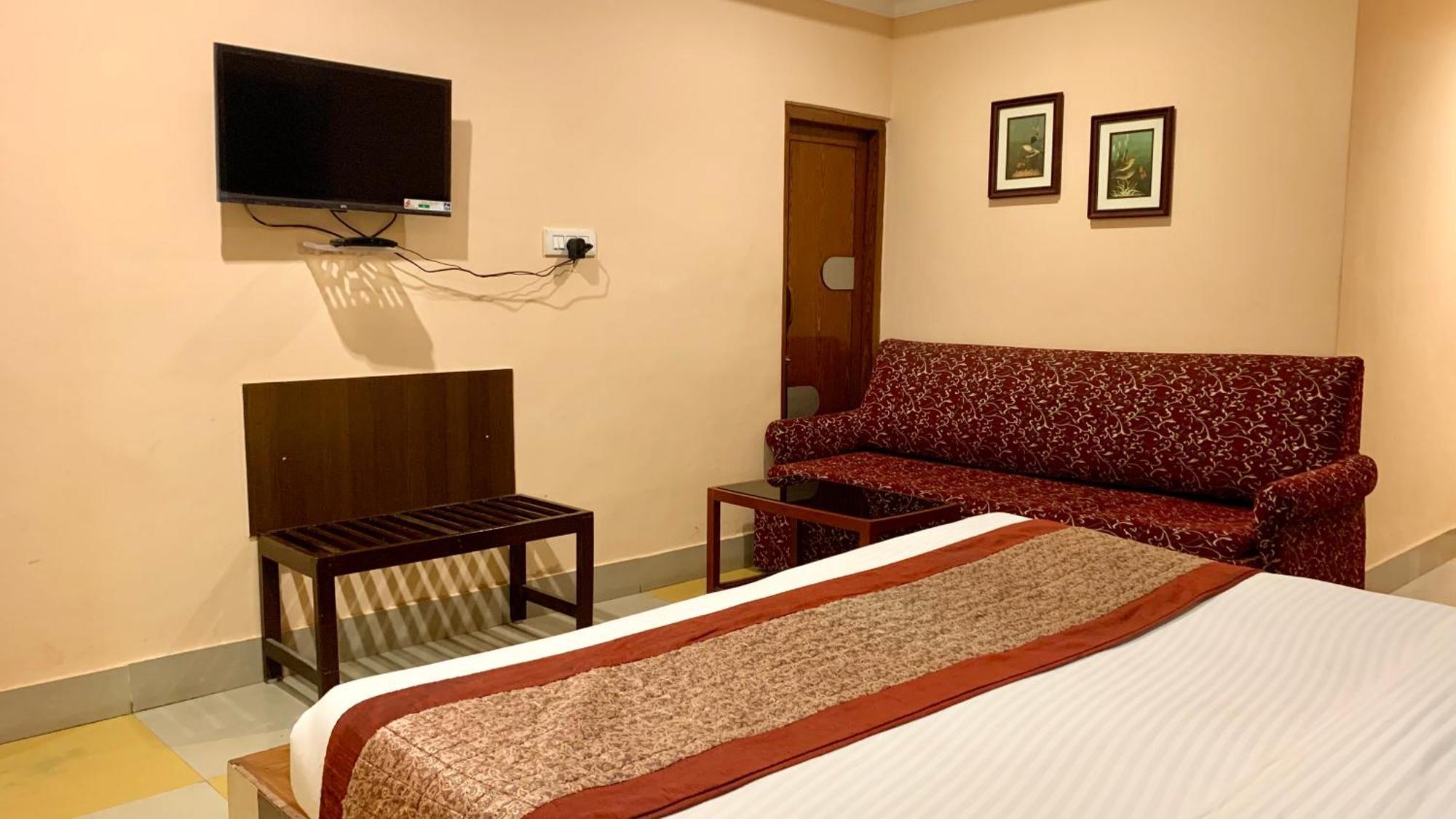 Hotel V-I Near Sea , Puri Private-Park -Gym-Spa Fully-Airconditioned-Hotel Lift-And-Parking-Facilities Breakfast-Included Buitenkant foto