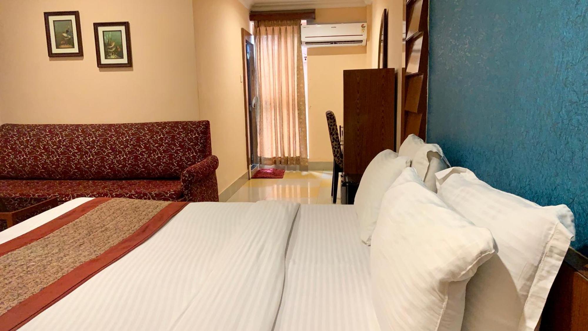 Hotel V-I Near Sea , Puri Private-Park -Gym-Spa Fully-Airconditioned-Hotel Lift-And-Parking-Facilities Breakfast-Included Buitenkant foto